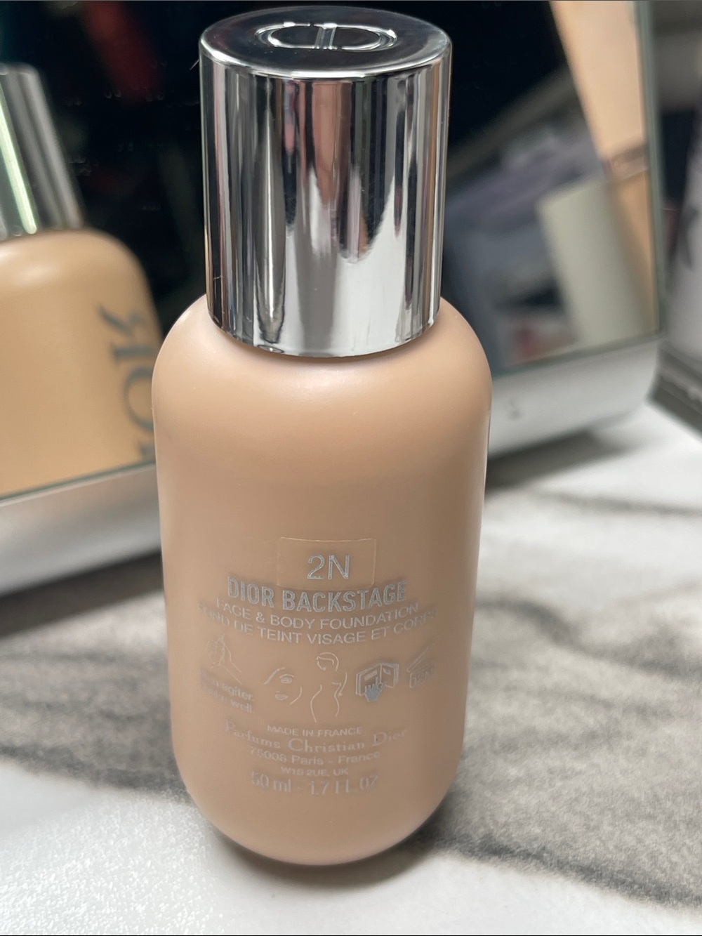 Dior Backstage Face and Body Foundation-2N - Picture 2 of 3